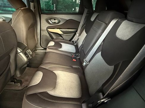 Used 2018 Jeep Cherokee Latitude image 24