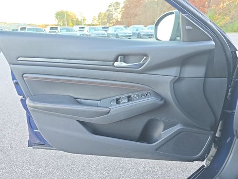 Used 2022 Nissan Altima 2.5 SR image 23