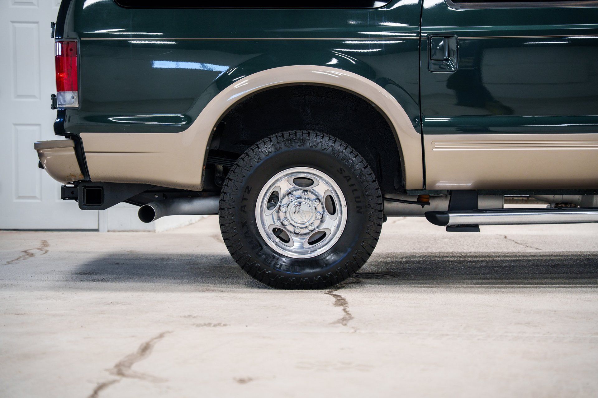 Used 2004 Ford Excursion Eddie Bauer AWD/4WD image 28