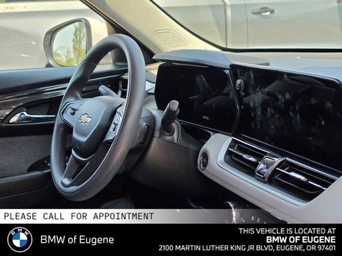 Used 2025 Chevrolet TrailBlazer LT AWD/4WD image 12
