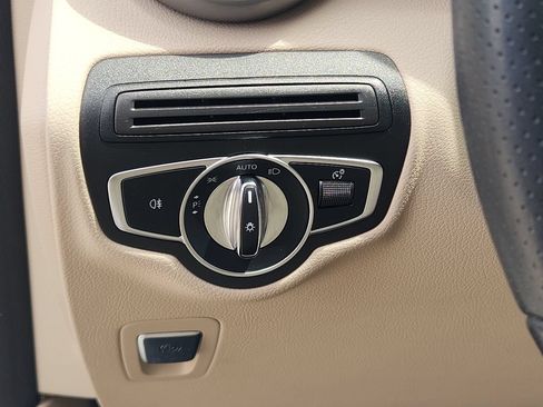 Used 2018 Mercedes-Benz GLC 300 4MATIC image 20