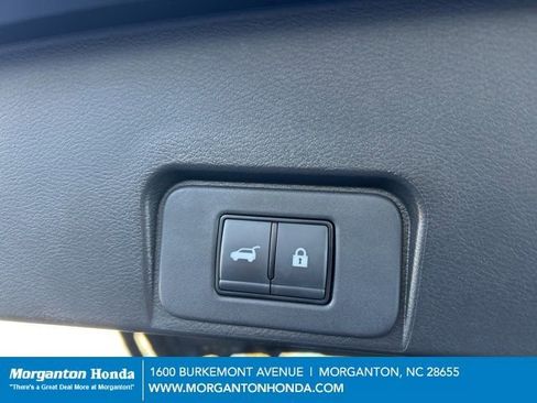 Used 2024 Nissan Rogue SV image 31