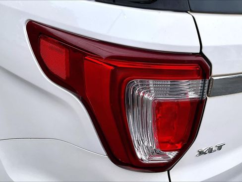 Used 2019 Ford Explorer XLT w/ Equipment Group 202A FWD image 28