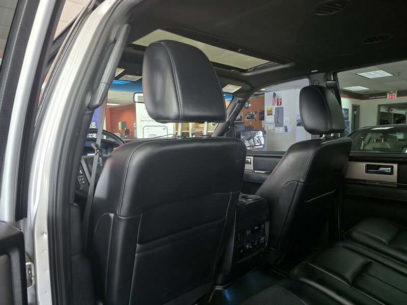 Used 2017 Ford Expedition XLT w/ Equipment Group 202A RWD image 11