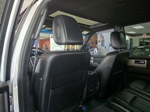 Used 2017 Ford Expedition XLT w/ Equipment Group 202A RWD image 11