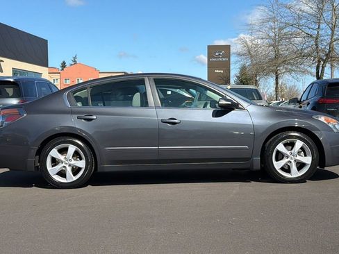 Used 2008 Nissan Altima 3.5 SE w/ Emergency Aid Pkg image 3