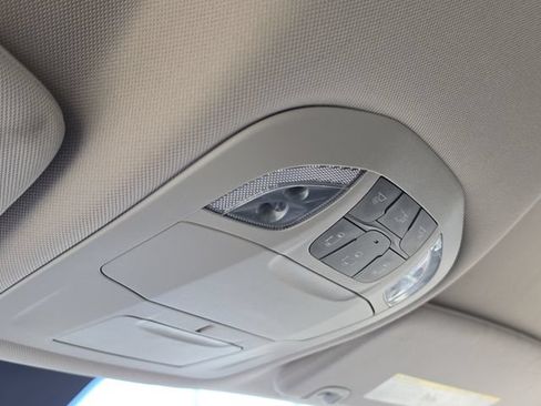 Used 2022 Chrysler Voyager LX FWD image 29
