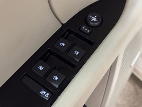 Used 2013 Cadillac XTS Luxury w/ Driver Awareness Package image 29