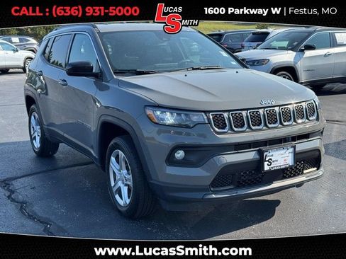 Used 2023 Jeep Compass Latitude w/ Convenience Group AWD/4WD image 1