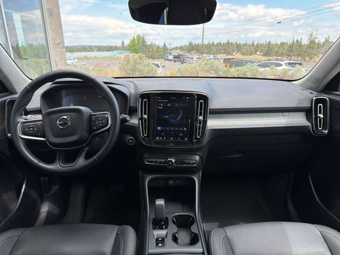 Used 2025 Volvo XC40 B5 Core AWD/4WD image 10
