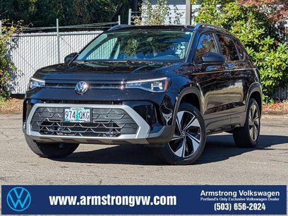 Used 2025 Volkswagen Taos SE w/ Panoramic Sunroof Package