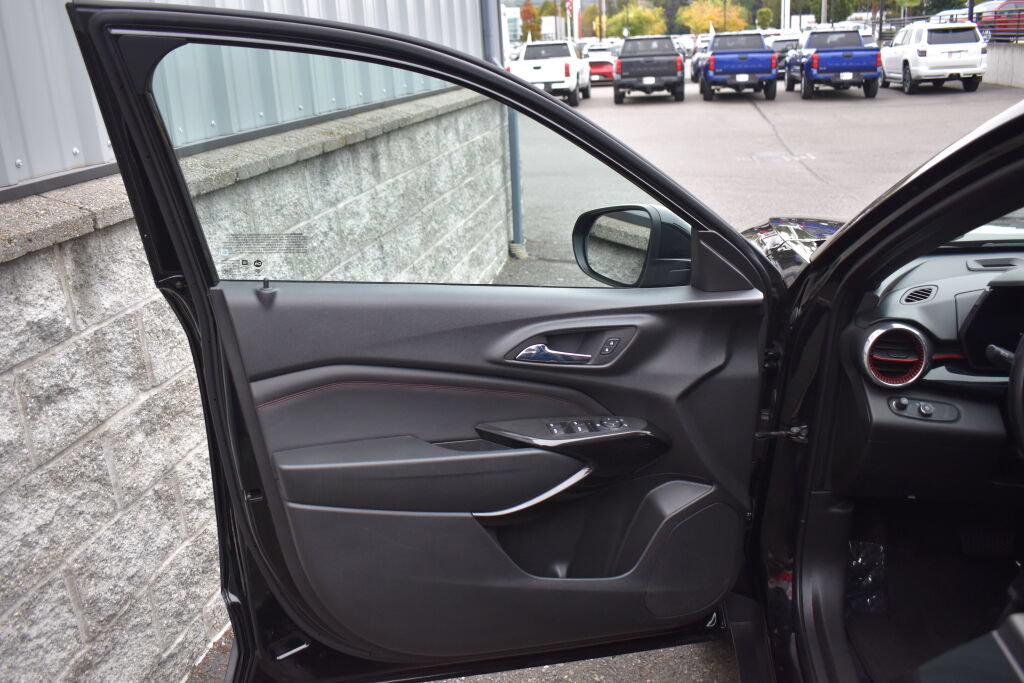 Used 2024 Chevrolet Trax RS w/ Driver Confidence Package FWD image 17