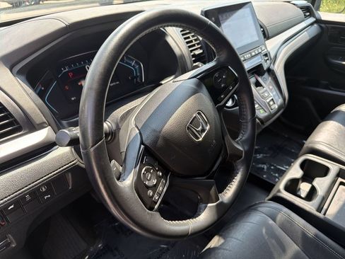 Used 2023 Honda Odyssey Touring image 11