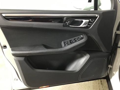 Certified 2023 Porsche Macan Turbo AWD/4WD image 31