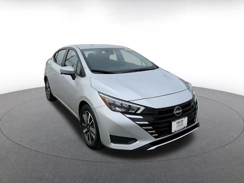 Used 2025 Nissan Versa SV image 3