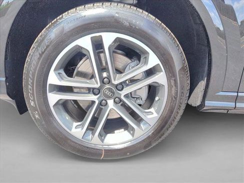 Used 2025 Audi Q5 Premium w/ Convenience Package image 21