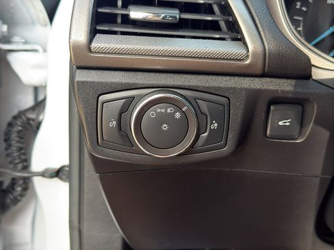 Used 2018 Ford Fusion SE FWD image 13