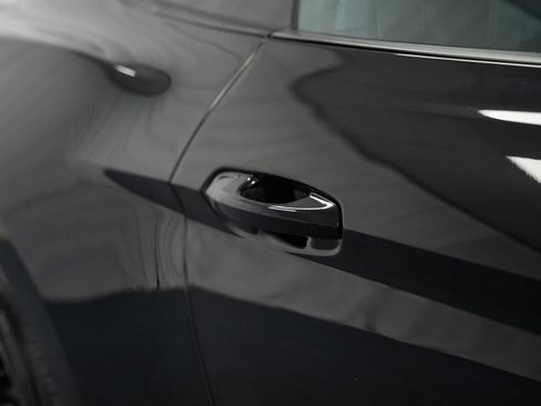 Used 2018 Ford Mustang Coupe RWD image 15