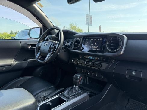 Used 2018 Toyota Tacoma TRD Pro AWD/4WD image 16