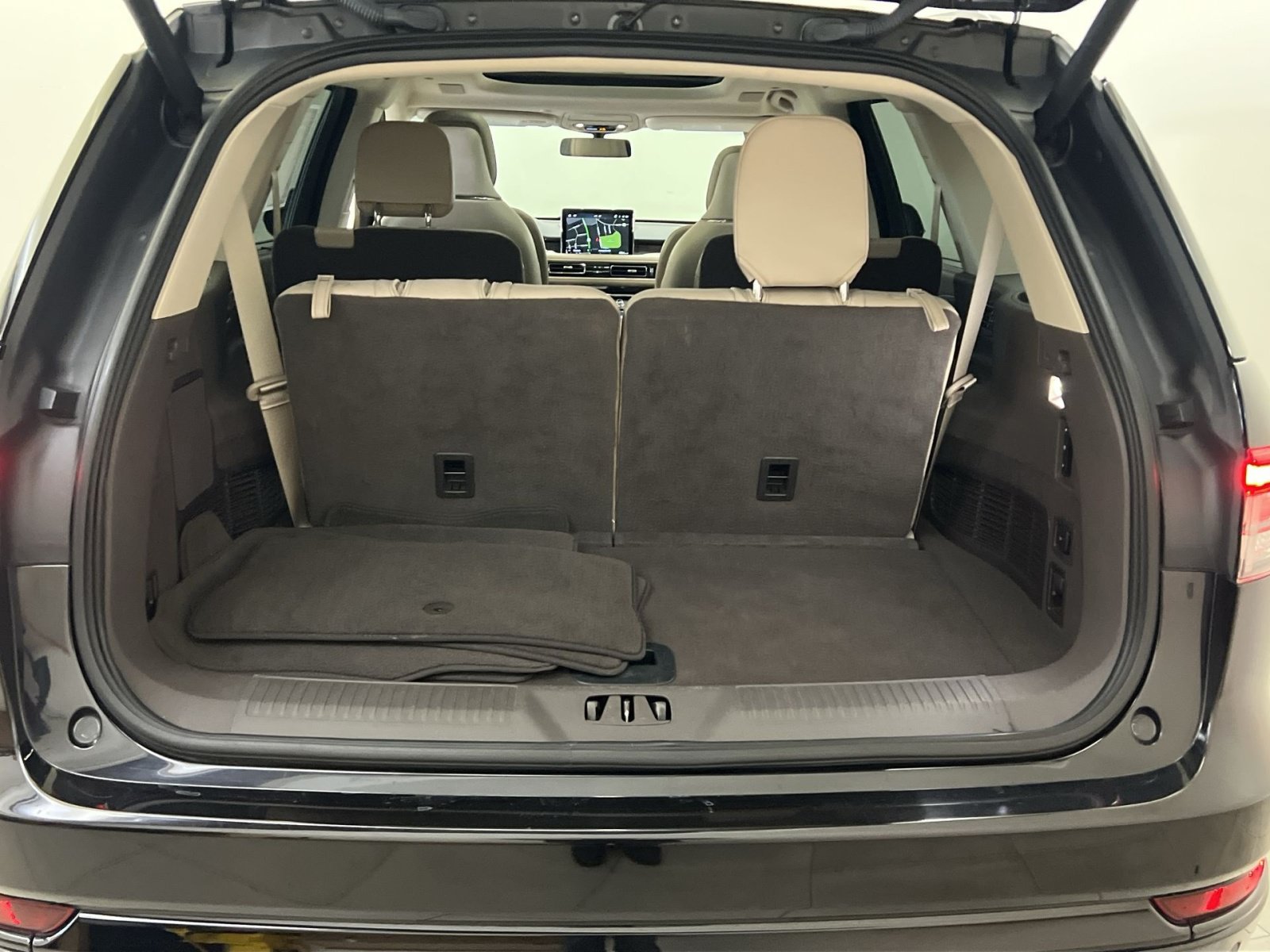 Used 2023 Lincoln Aviator Reserve w/ Equipment Group 201A AWD/4WD image 26