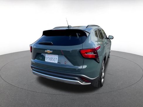 Used 2025 Chevrolet Trax LT image 14