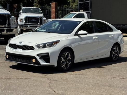 Used 2019 Kia Forte LXS FWD image 3