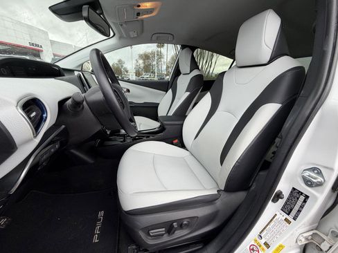 Used 2022 Toyota Prius Limited image 15