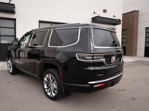 Used 2022 Jeep Grand Wagoneer Series II AWD/4WD image 2