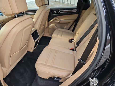 Certified 2022 Porsche Cayenne image 36