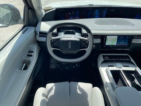 New 2026 Lincoln Navigator Reserve w/ Jet Appearance Package AWD/4WD image 14