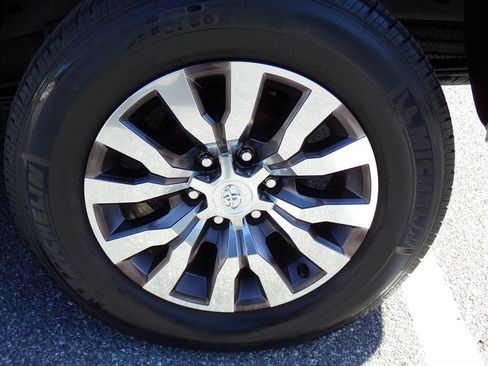 Used 2021 Toyota Tacoma Limited image 21