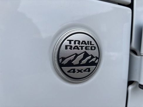 Used 2024 Jeep Wrangler Unlimited Sahara AWD/4WD image 11