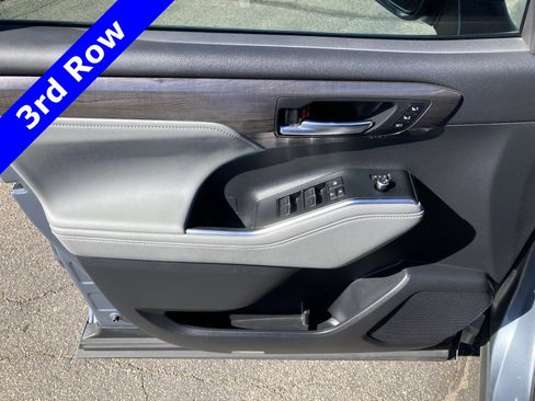 Used 2024 Toyota Highlander Limited image 11