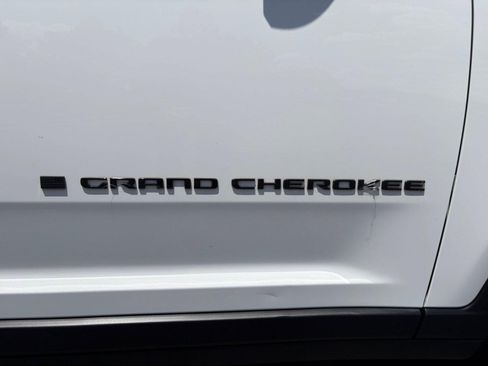 Used 2024 Jeep Grand Cherokee Altitude AWD/4WD image 25