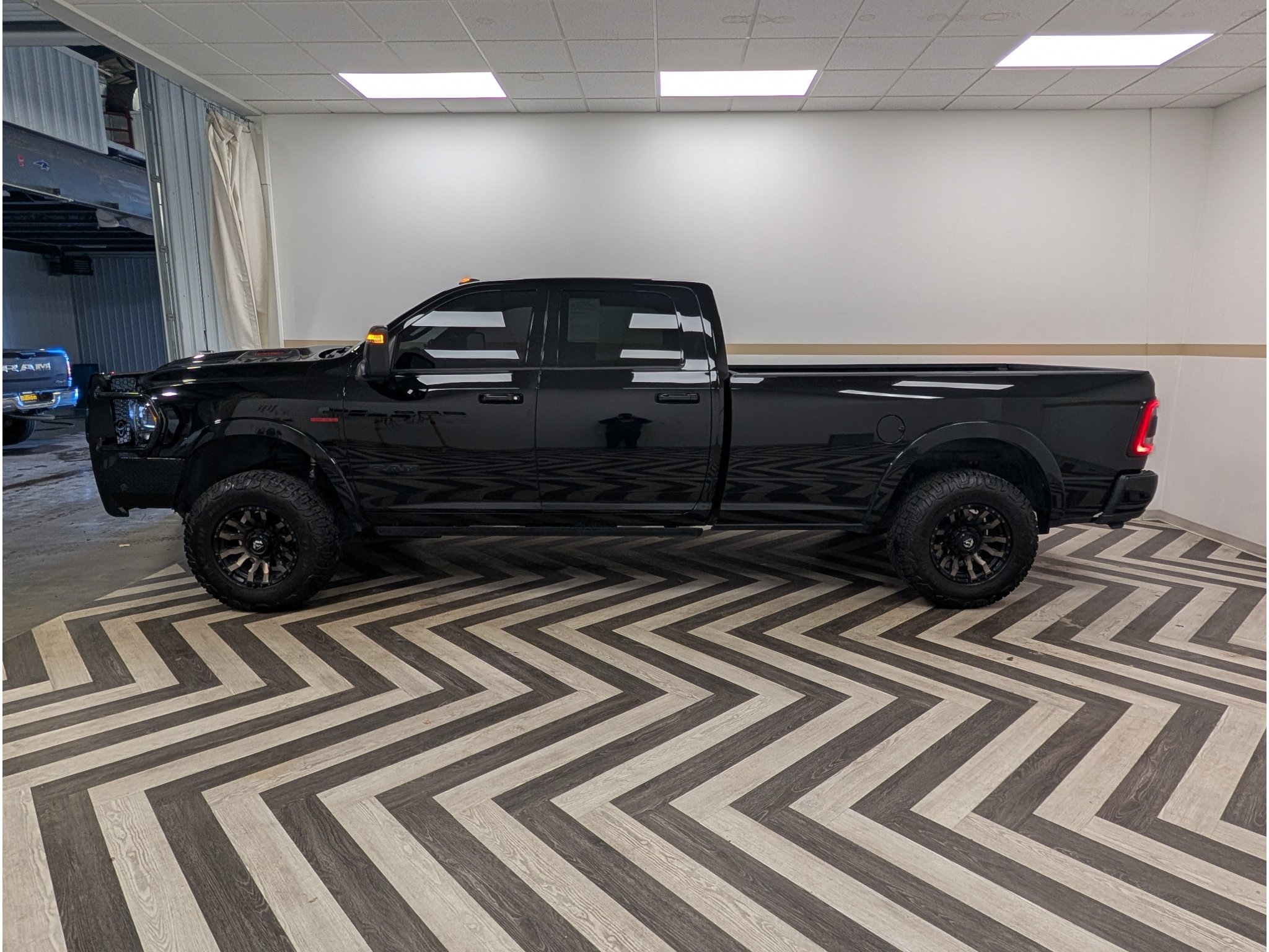 Used 2024 RAM 3500 Limited w/ Night Edition AWD/4WD image 3