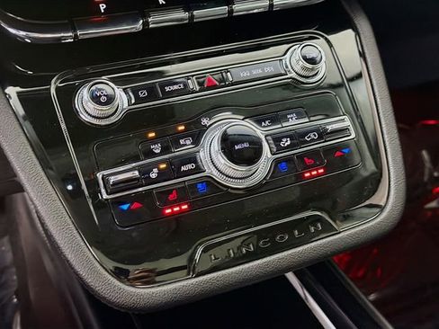 Used 2022 Lincoln Corsair Reserve w/ Sport Package image 18