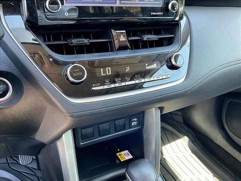 Used 2022 Toyota Corolla Cross LE w/ Moonroof Package FWD image 23