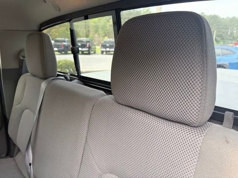 Used 2017 Nissan Frontier SV AWD/4WD image 16