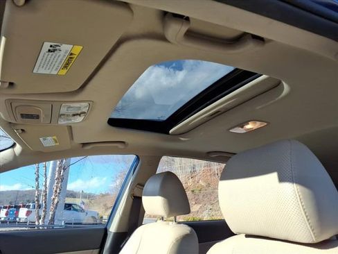 Used 2012 Hyundai Elantra SE image 18