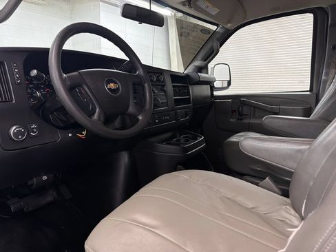 Used 2019 Chevrolet Express 3500 LS RWD image 7
