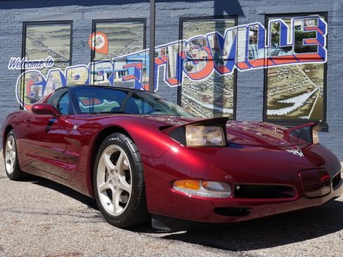 Used 2003 Chevrolet Corvette Coupe w/ Preferred Equipment Group RWD image 8