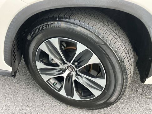 Certified 2020 Toyota Highlander XLE FWD image 9