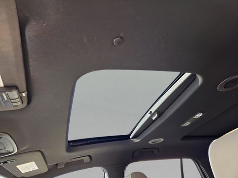 Used 2023 Chevrolet Traverse Premier image 6