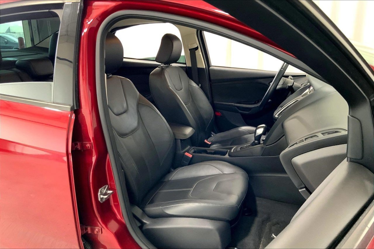 Used 2015 Ford Focus SE w/ Equipment Group 201A FWD image 16