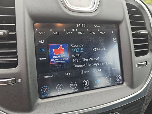 Used 2017 Chrysler 300 Limited image 21