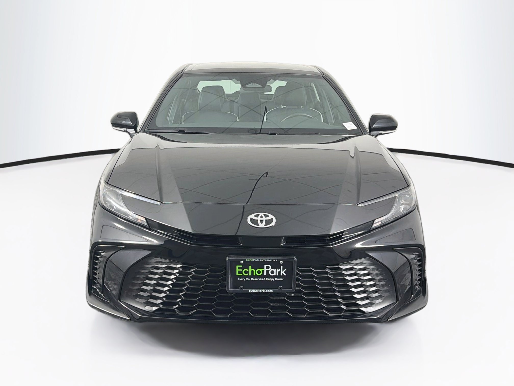 Used 2025 Toyota Camry SE FWD image 2