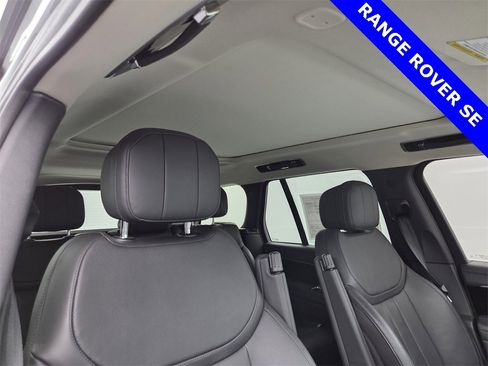 Used 2024 Land Rover Range Rover SE image 18