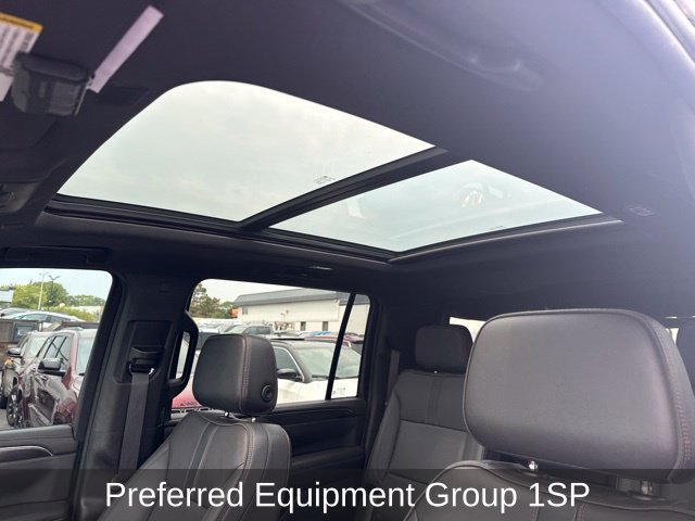 Used 2022 Chevrolet Suburban RST w/ Luxury Package AWD/4WD image 11
