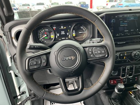 Used 2024 Jeep Wrangler Unlimited image 18