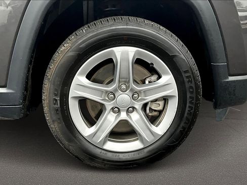 Used 2024 Jeep Compass Latitude image 39